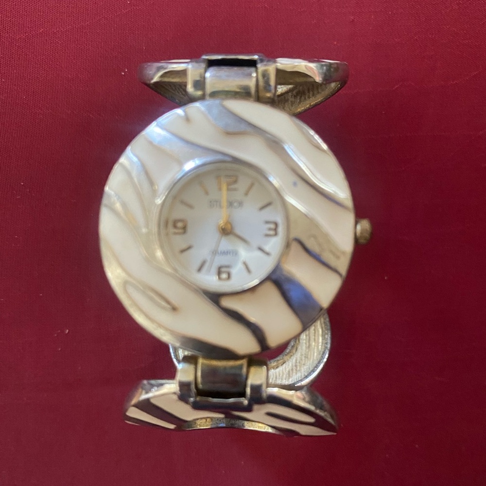 Ladies Watch - Picture 2 of 3